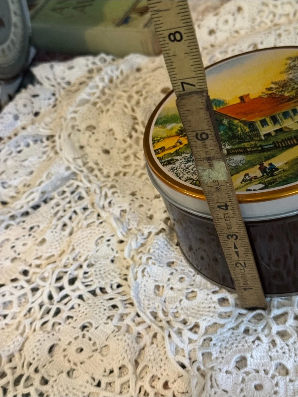 Vintage Round Farmhouse Scene Metal Tin – Country Cottage Decor